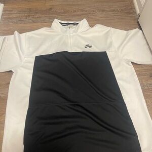 Vintage Nike Air Men's Black and White Sweatshirt